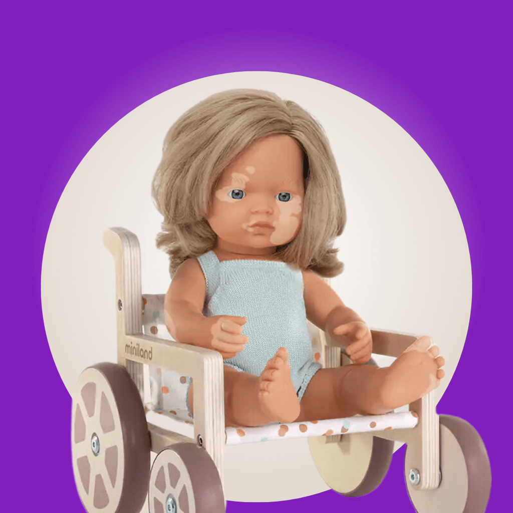 Light Gray miniland Puppe kaukasisches dunkelblondes Mädchen mit Vitiligo 38cm